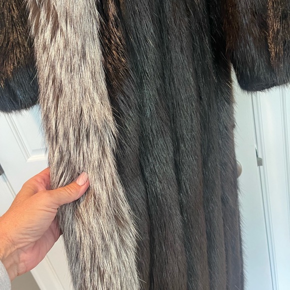 Beaver & Fox Fur Coat - Picture 6 of 7